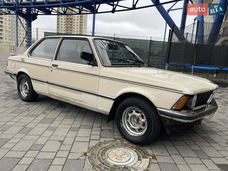 Седан BMW 3 Series 1983 в Харькове