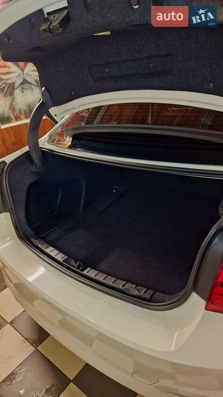 Седан BMW 3 Series 2018 в Києві
