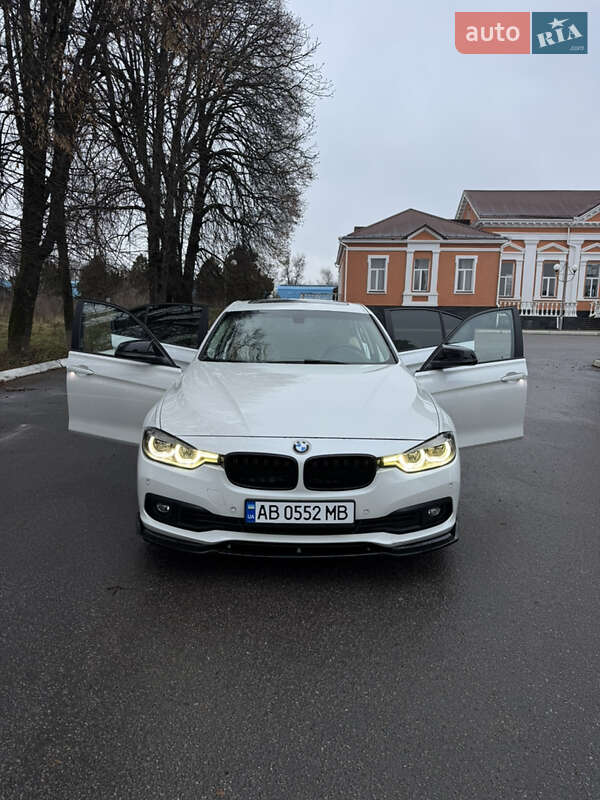 Седан BMW 3 Series 2017 в Хмельнике