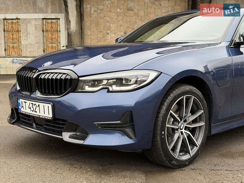 Седан BMW 3 Series 2021 в Ивано-Франковске