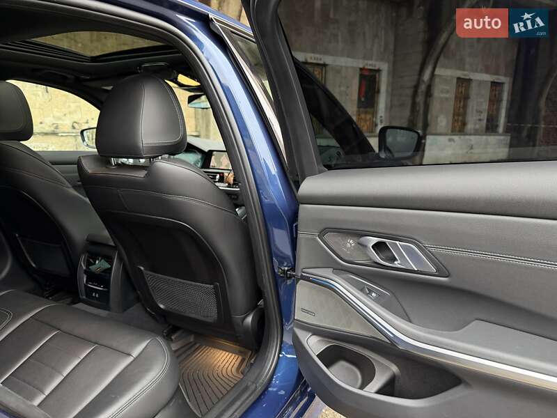 Седан BMW 3 Series 2021 в Ивано-Франковске