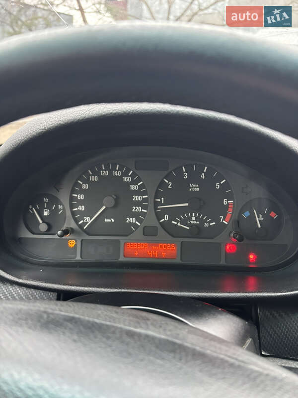 Седан BMW 3 Series 2002 в Киеве