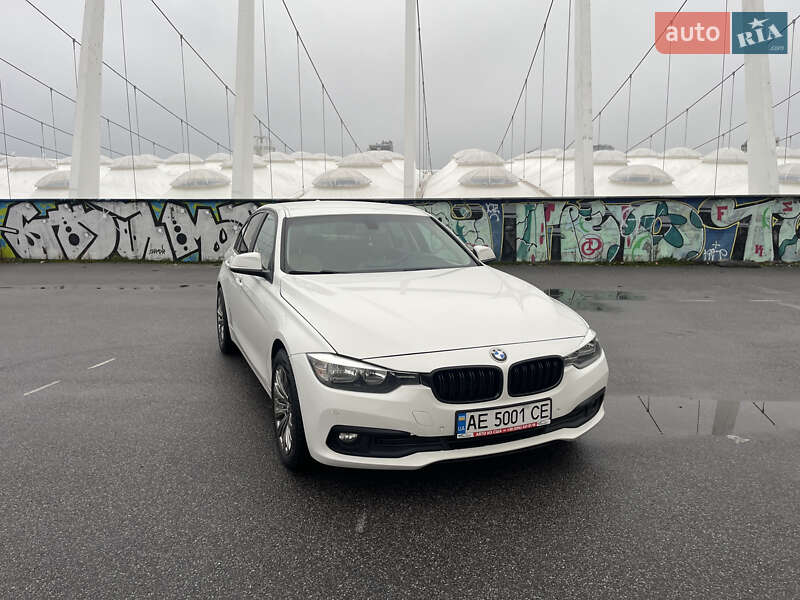 Седан BMW 3 Series 2015 в Бобрику