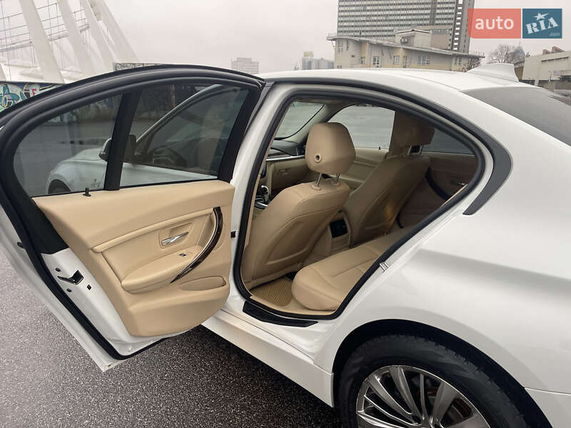 Седан BMW 3 Series 2015 в Бобрику
