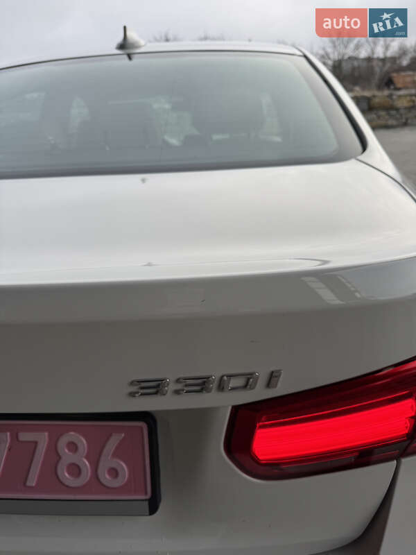 Седан BMW 3 Series 2017 в Брошневе-Осаде