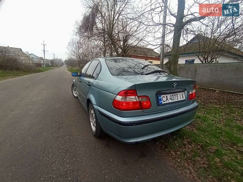 Седан BMW 3 Series 2004 в Новоархангельске