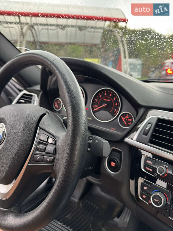 Седан BMW 3 Series 2017 в Зборове