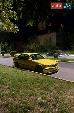 Седан BMW 3 Series 1991 в Киеве