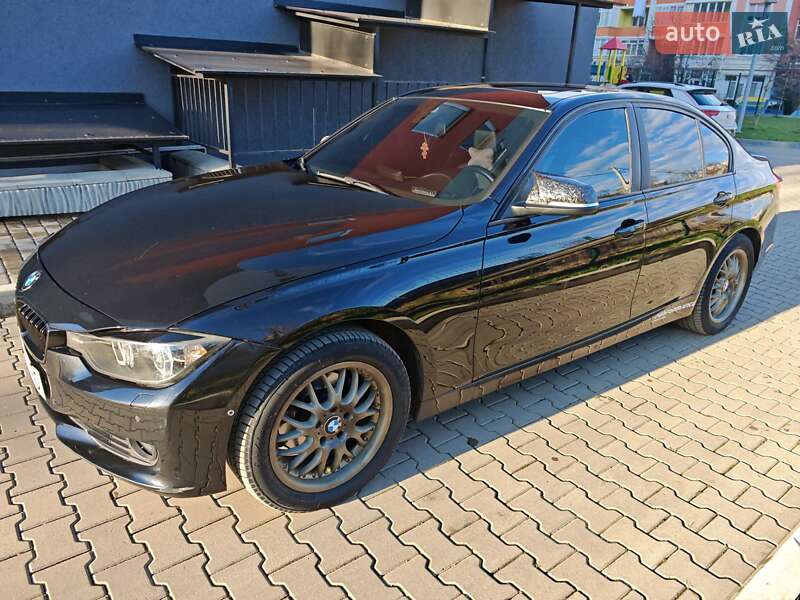 Седан BMW 3 Series 2014 в Чернівцях