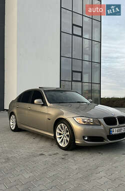 Седан BMW 3 Series 2011 в Львові