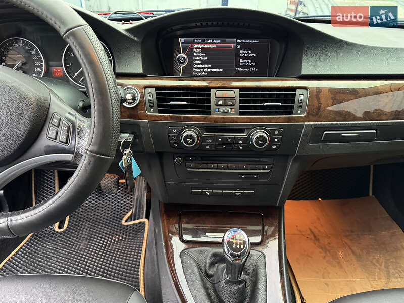 Седан BMW 3 Series 2010 в Нововолинську