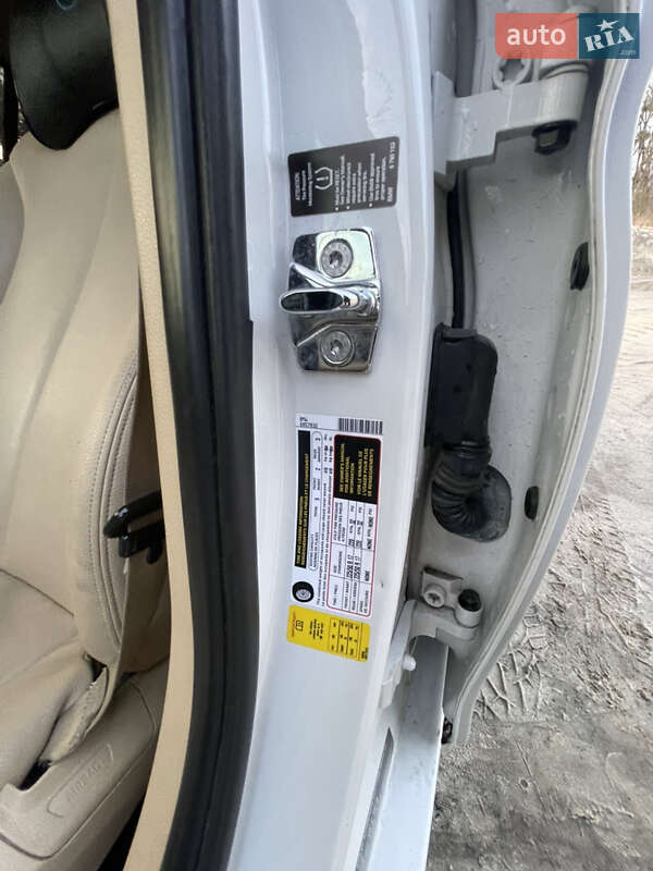 Седан BMW 3 Series 2012 в Києві