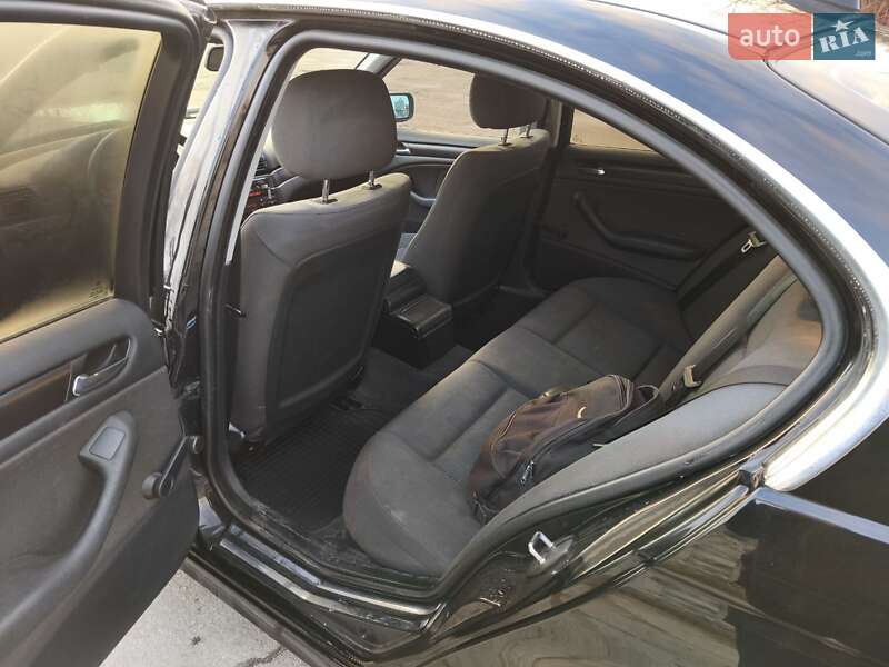 Седан BMW 3 Series 2004 в Звягеле