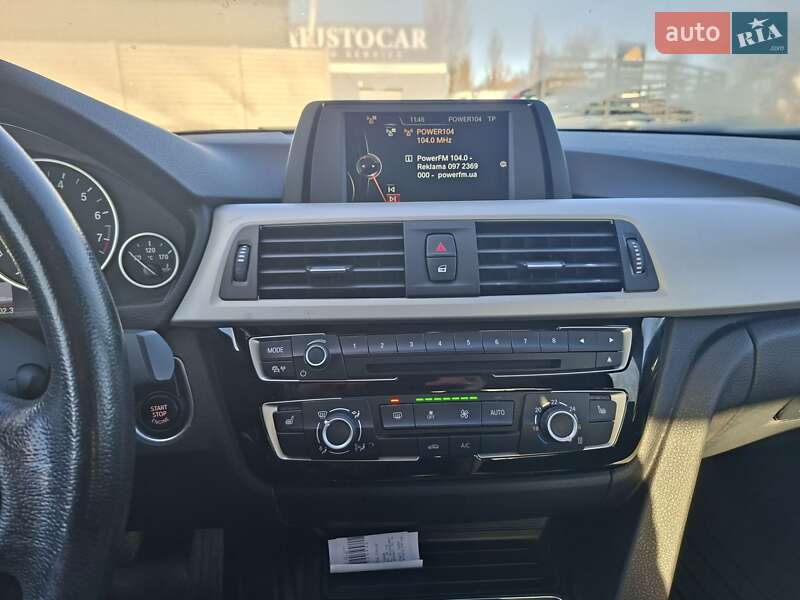 Седан BMW 3 Series 2017 в Киеве