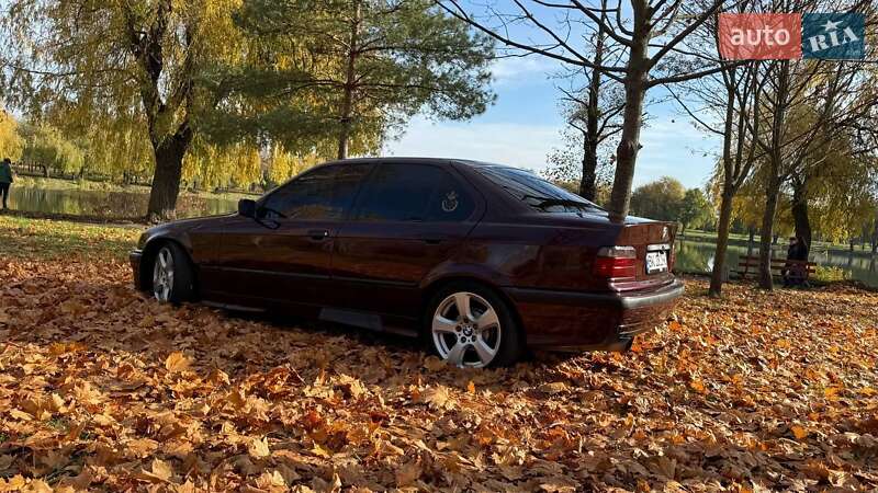 Седан BMW 3 Series 1993 в Ровно