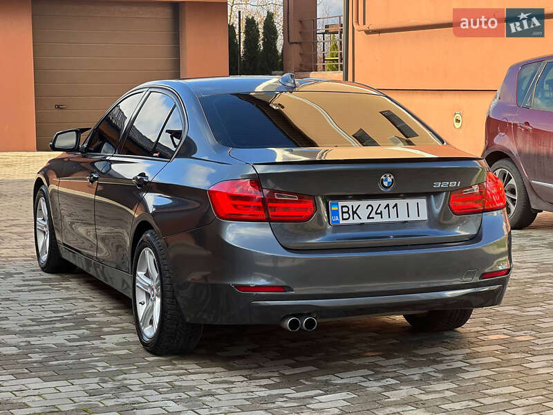 Седан BMW 3 Series 2012 в Марганце