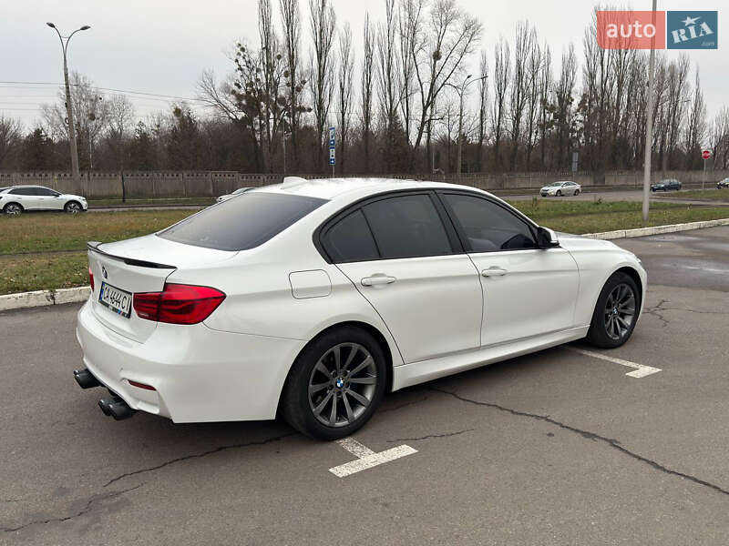 Седан BMW 3 Series 2016 в Киеве