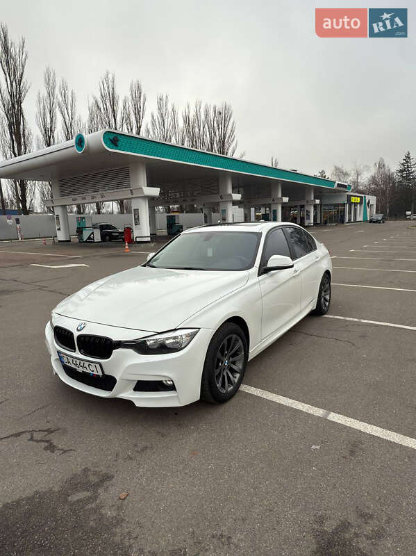 Седан BMW 3 Series 2016 в Киеве
