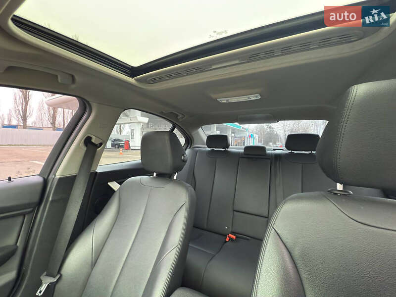 Седан BMW 3 Series 2016 в Киеве