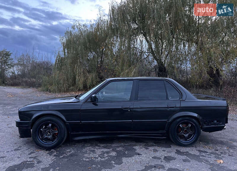 Седан BMW 3 Series 1988 в Кременці