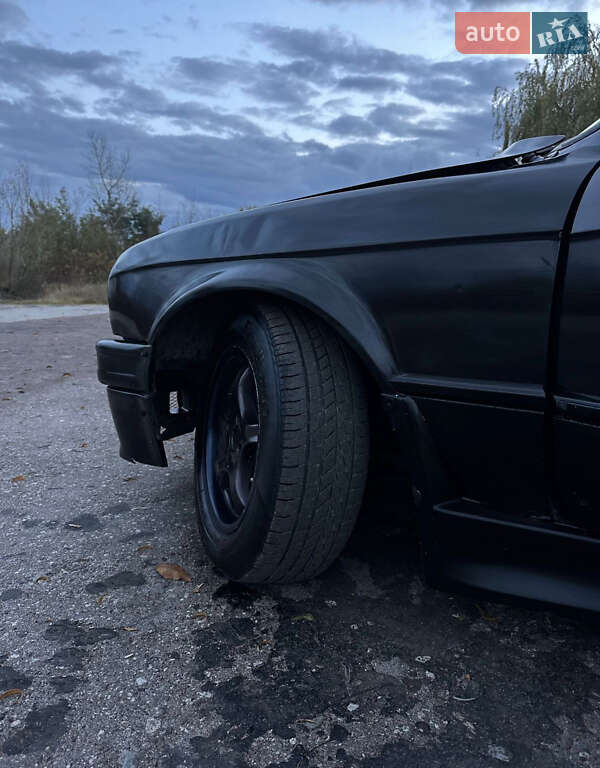 Седан BMW 3 Series 1988 в Кременці