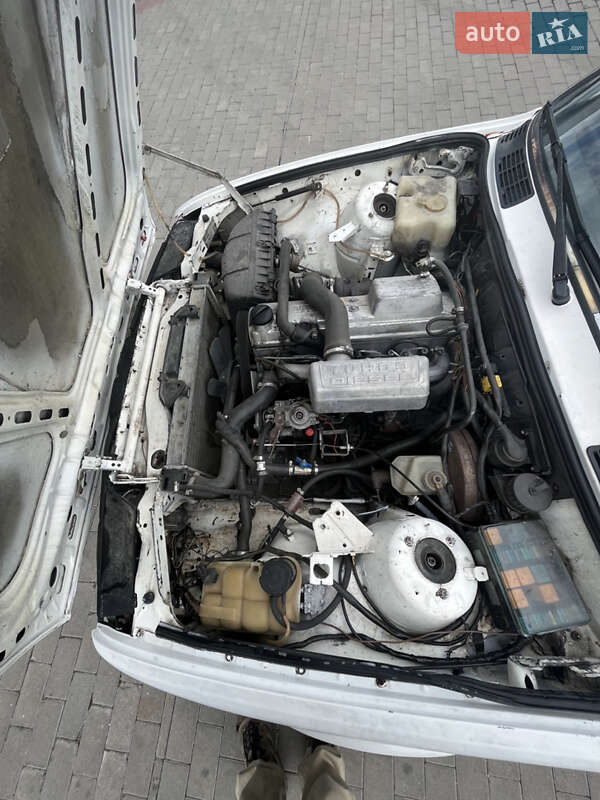 Седан BMW 3 Series 1986 в Городенке