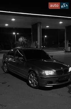Седан BMW 3 Series 2004 в Городке