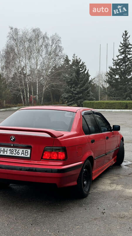 Седан BMW 3 Series 1992 в Черноморске
