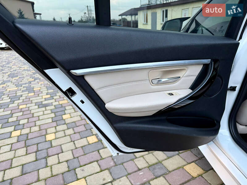 Седан BMW 3 Series 2016 в Днепре