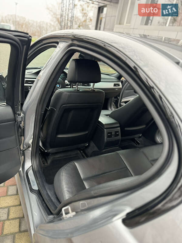Седан BMW 3 Series 2010 в Черкасах
