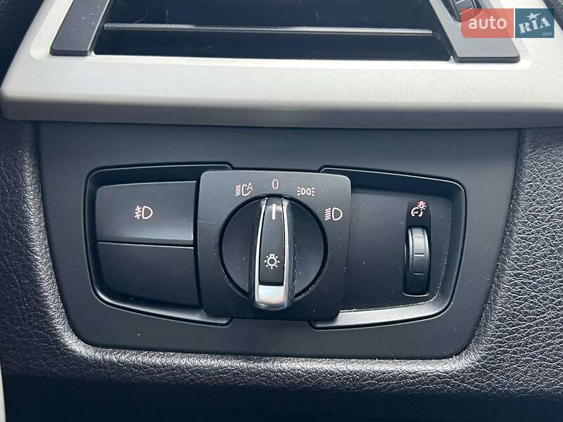 Седан BMW 3 Series 2016 в Києві