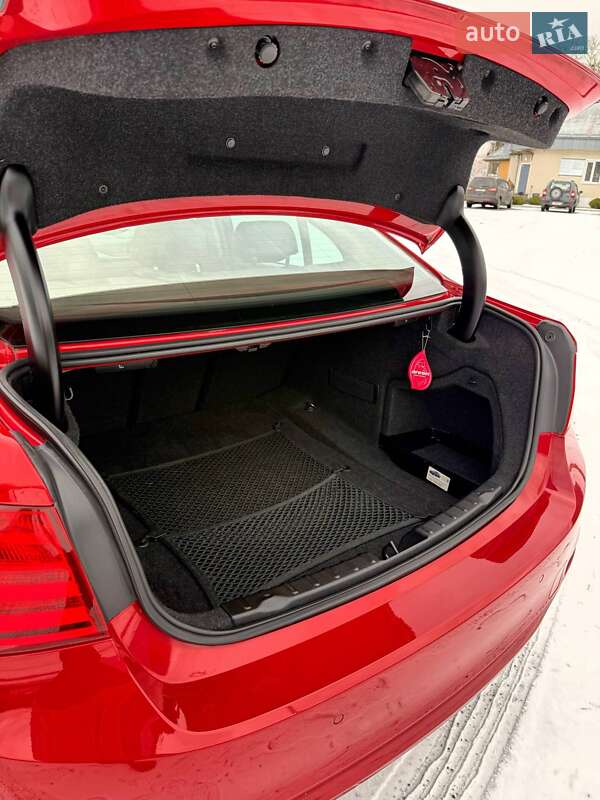 Седан BMW 3 Series 2015 в Обухове