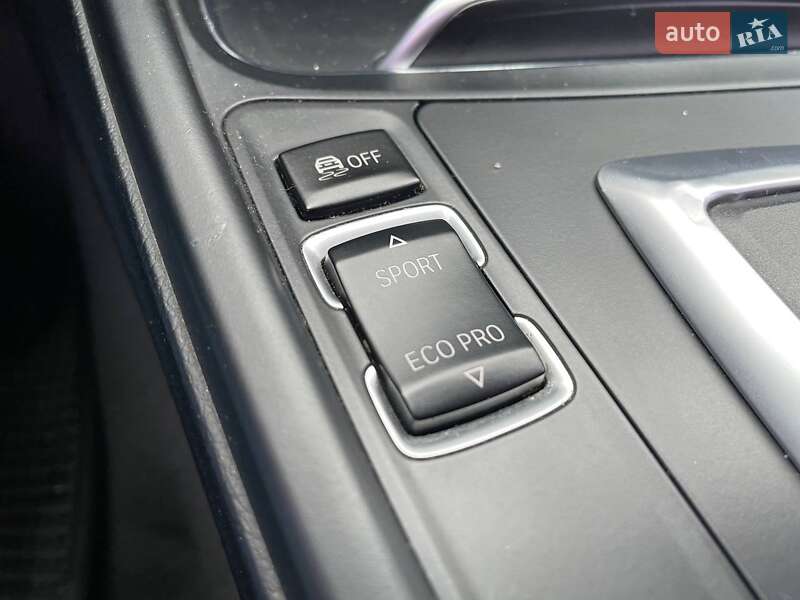Седан BMW 3 Series 2017 в Киеве