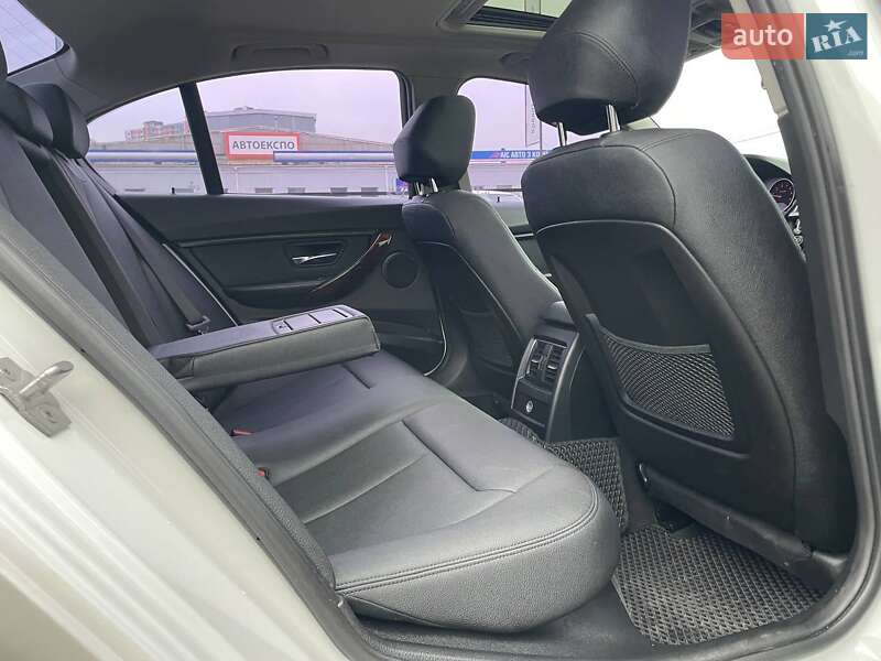 Седан BMW 3 Series 2017 в Киеве