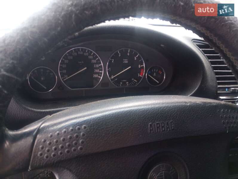 Седан BMW 3 Series 1993 в Горенці