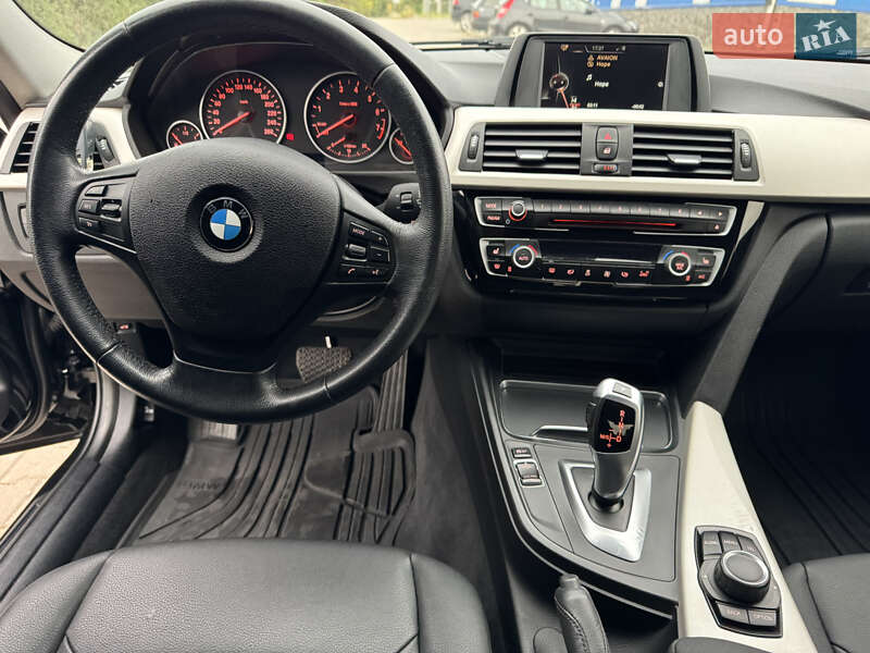 Седан BMW 3 Series 2017 в Хмельницком