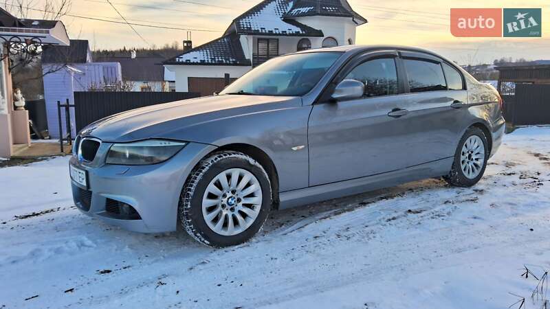 Седан BMW 3 Series 2009 в Черновцах