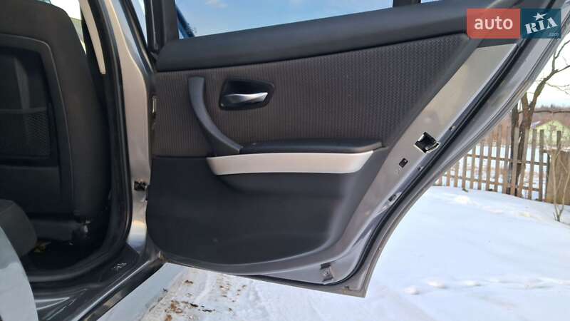 Седан BMW 3 Series 2009 в Черновцах