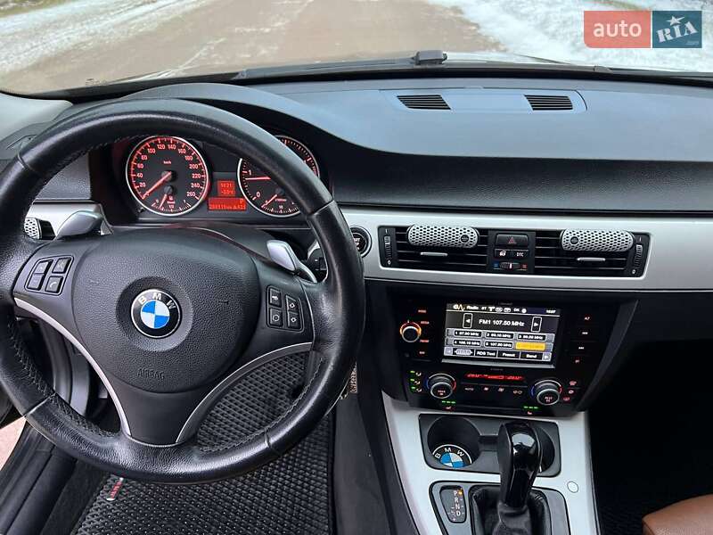 Седан BMW 3 Series 2009 в Сарнах