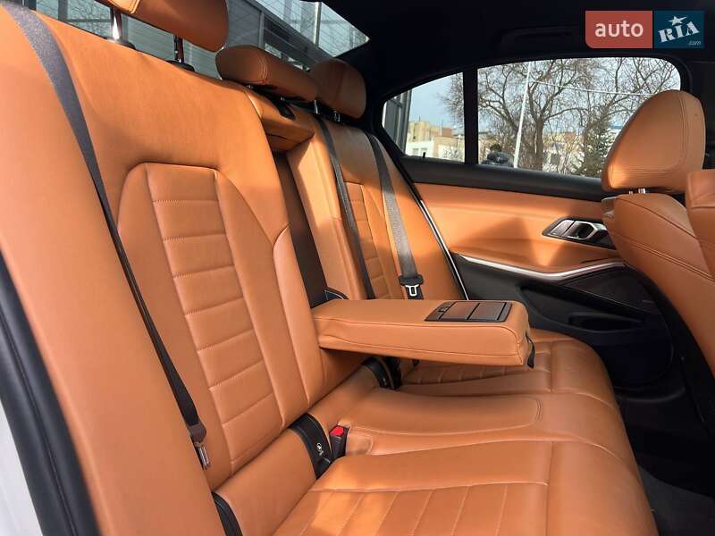 Седан BMW 3 Series 2020 в Івано-Франківську