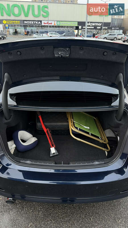 Седан BMW 3 Series 2017 в Києві