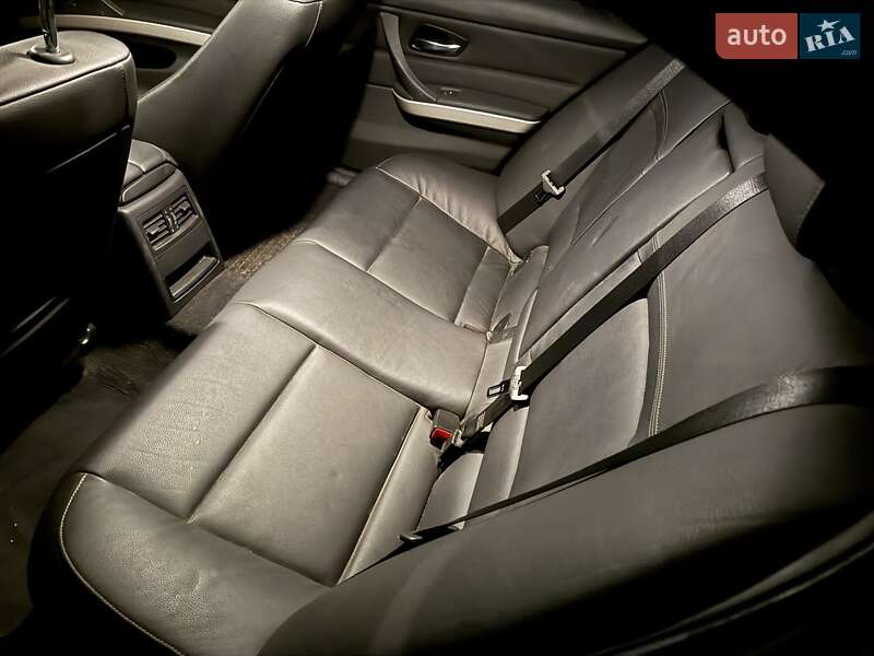 Седан BMW 3 Series 2011 в Чернівцях