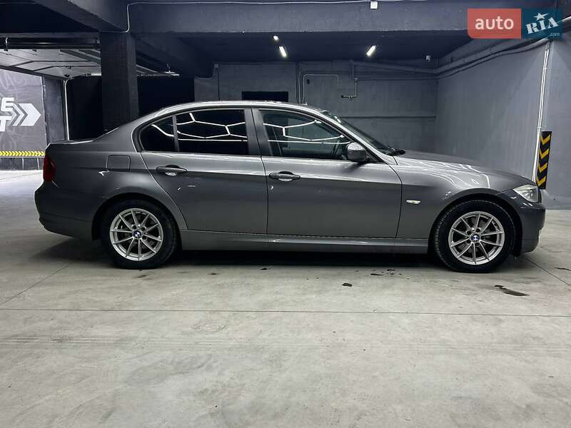 Седан BMW 3 Series 2011 в Черновцах фото 8 Седан BMW 3 Series 2011 в Черновцах
