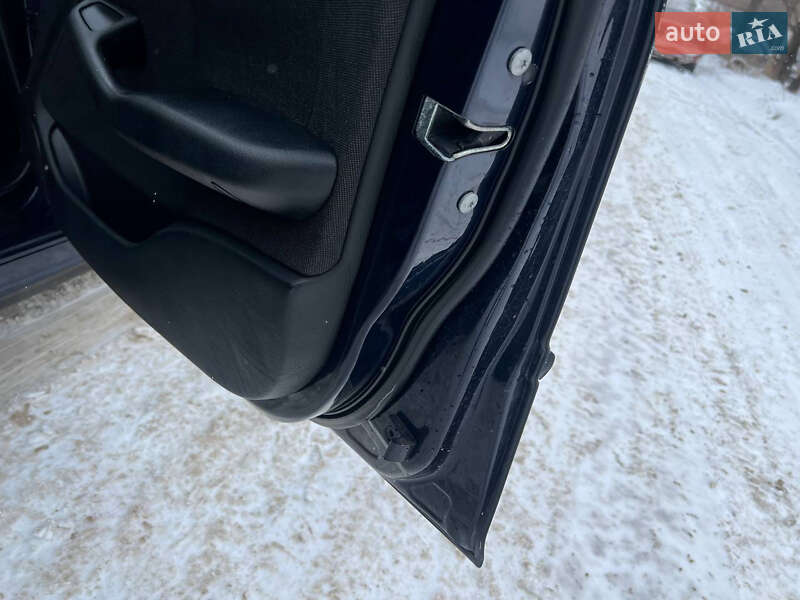 Седан BMW 3 Series 2003 в Черновцах