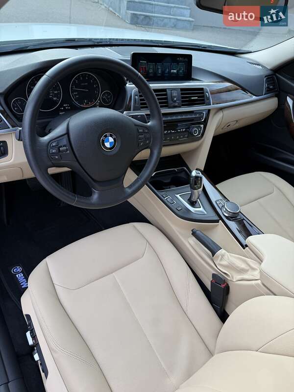 Седан BMW 3 Series 2017 в Киеве