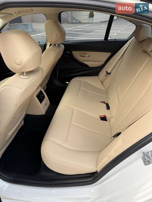Седан BMW 3 Series 2017 в Киеве