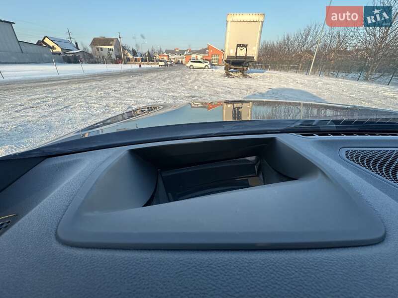 Седан BMW 3 Series 2019 в Виннице