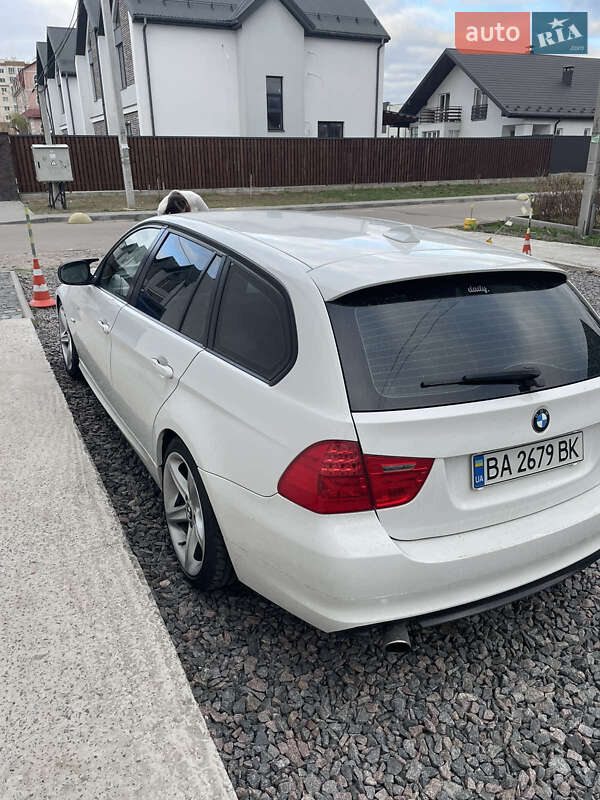 Универсал BMW 3 Series 2010 в Киеве