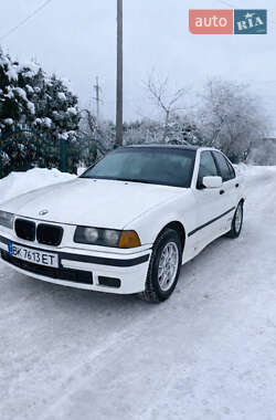 Седан BMW 3 Series 1993 в Луцке