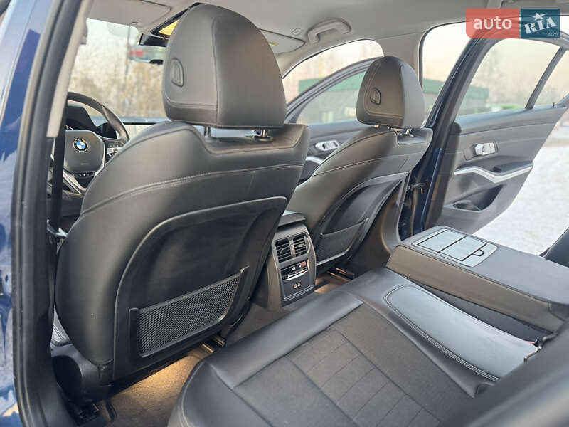 Седан BMW 3 Series 2022 в Киеве